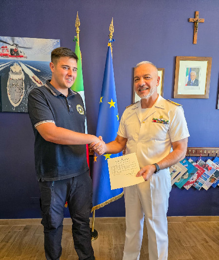 Consegnata licenza ai nuovi allievi ormeggiatori - News - Foto 5 - Gruppo Ormeggiatori e Barcaioli del Porto di Civitavecchia