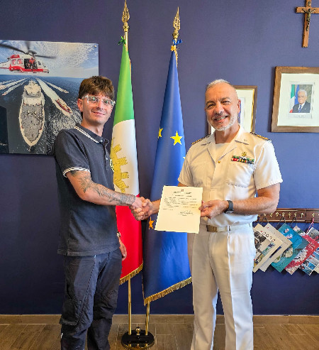 Consegnata licenza ai nuovi allievi ormeggiatori - News - Foto 3 - Gruppo Ormeggiatori e Barcaioli del Porto di Civitavecchia