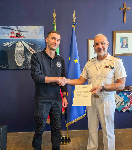Consegnata licenza ai nuovi allievi ormeggiatori - News - Foto 1 - Gruppo Ormeggiatori e Barcaioli del Porto di Civitavecchia