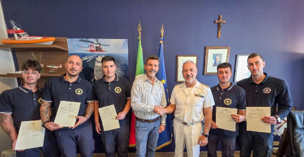 Consegnata licenza ai nuovi allievi ormeggiatori - News - Gruppo Ormeggiatori e Barcaioli del Porto di Civitavecchia